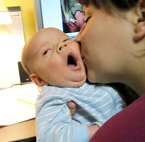 web-mommy-kissing-nolan